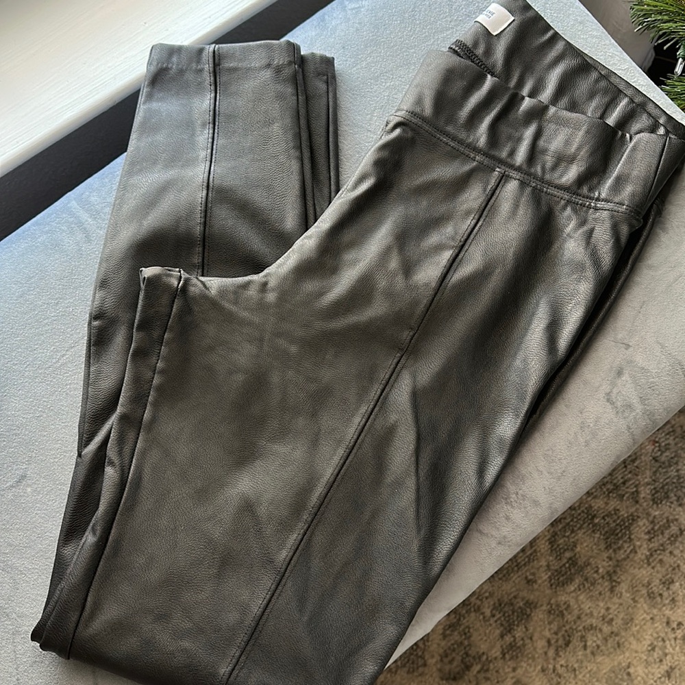 OLD NAVY Stevie High Rise Leather-Like. Great Pants!